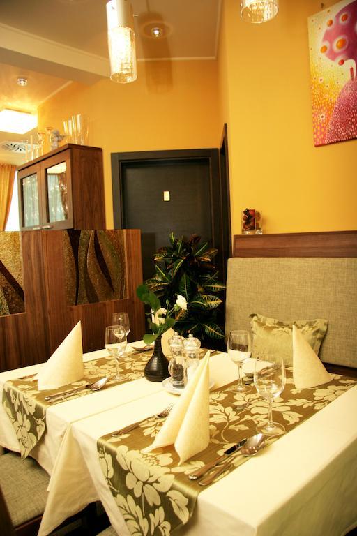 Fine Restaurant&Apartments Malacky Exterior foto