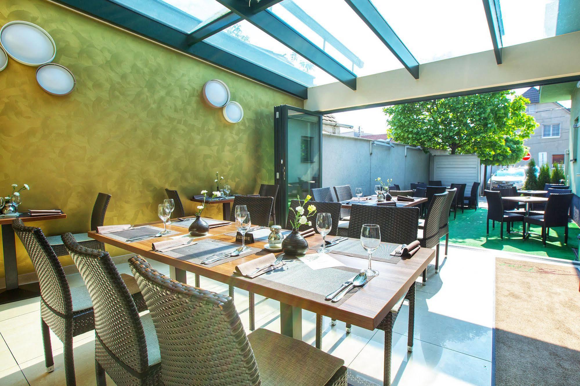 Fine Restaurant&Apartments Malacky Exterior foto